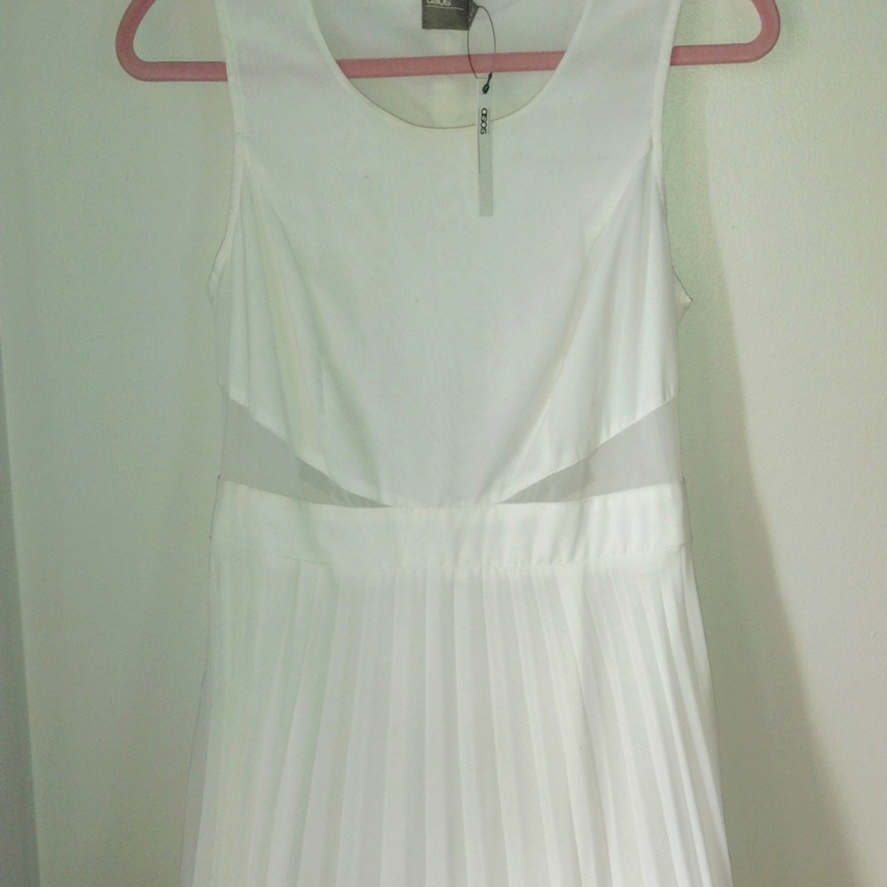 STUNNING White  ASOS Pleated Dress with cut out in back NWT Size 8